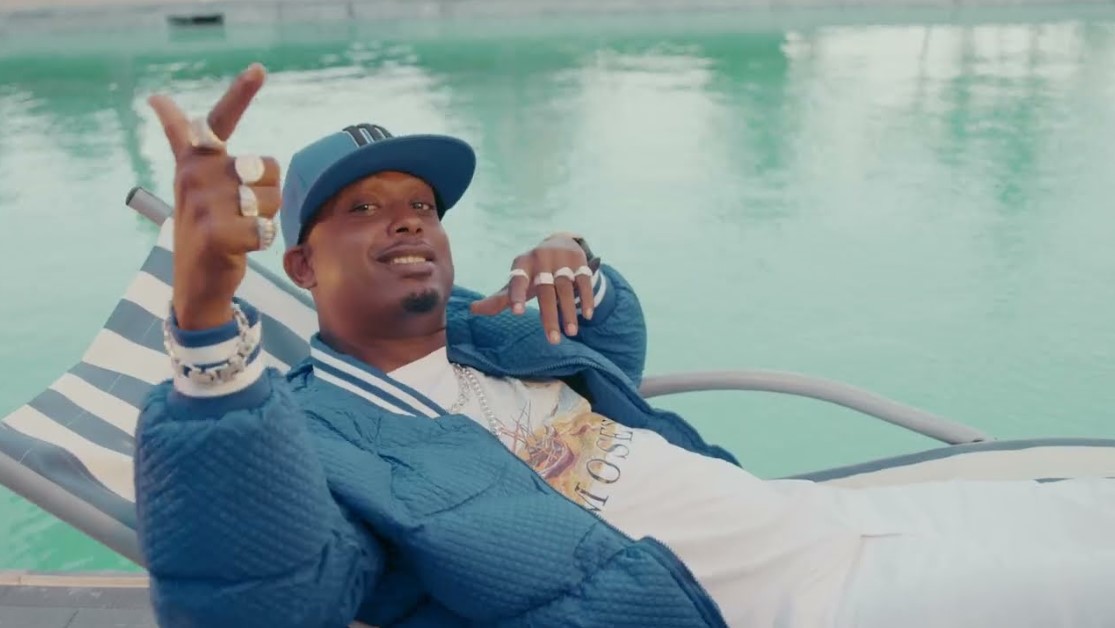Download Audio | Mr Blue Ft Barnaba – Mr Maujuzi